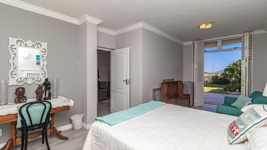 3 Bedroom Property for Sale in Bloubergstrand Western Cape